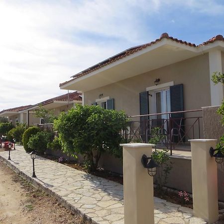 George Apartments Lourdata  Bilik gambar